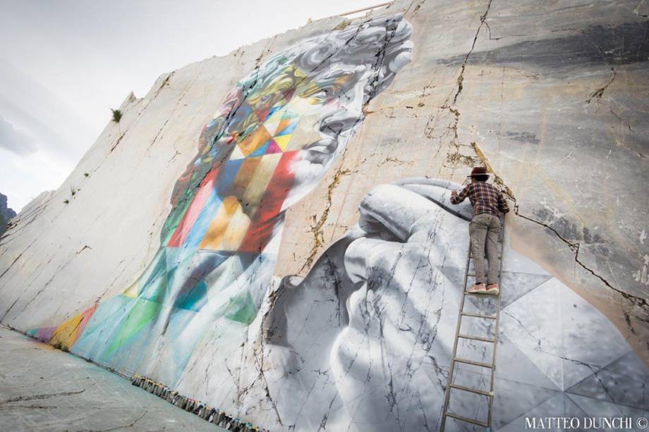 Novo mural do artista plástico Kobra em Carrara, Itália