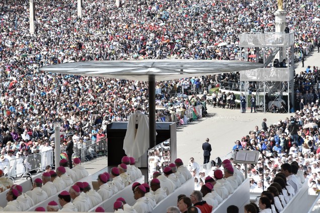 Papa Francisco celebra missa solene para canonizar Jacinta e Francisco Marto, no Santuário de Nossa Senhora de Fátima - 13/05/2017
