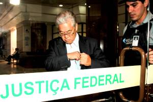 Paulo Okamoto, presidente do instituto Lula, chega a sede da justiça federal no Paraná – 04/05/2017