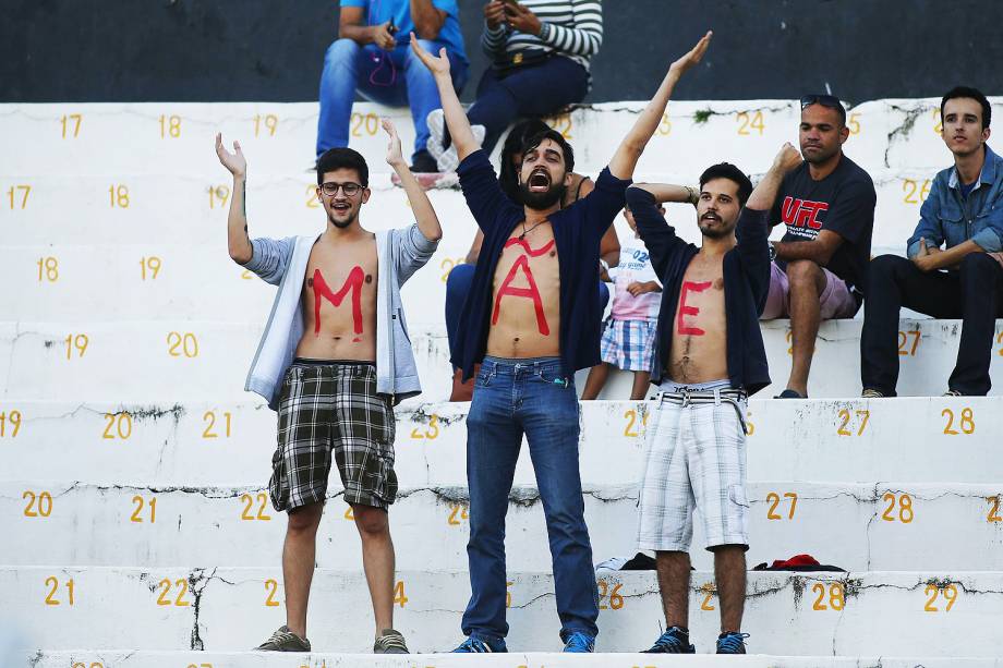 Torcedores do Sport fazem homenagem ao dia das mães durante partida entre Ponte Preta e Sport, em partida válida pelo Campeonato Brasileiro 2017, no Moisés Lucarelli em Campinas, SP - 14/05/2017