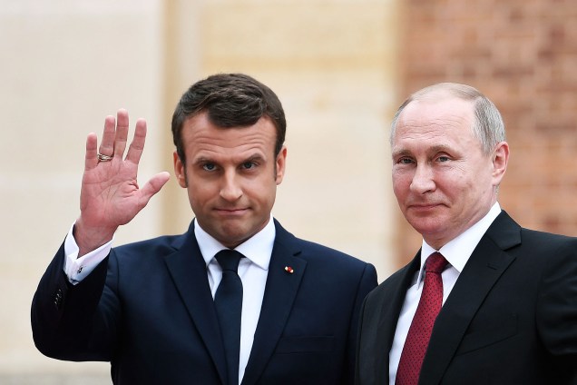 O presidente francês Emmanuel Macron recebe o russo Vladimir Putin no Palácio de Versalhes - 29/05/2017