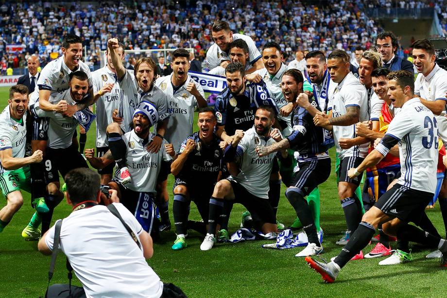 Jogadores do Real Madrid comemoram título no Campeonato Espanhol após jogo contra o Malaga - 21/05/2017