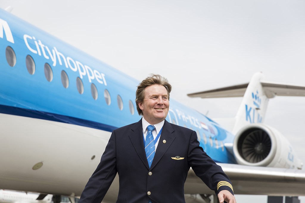 Rei holandês Willem-Alexander admite trabalhar meio-período como piloto de avião
