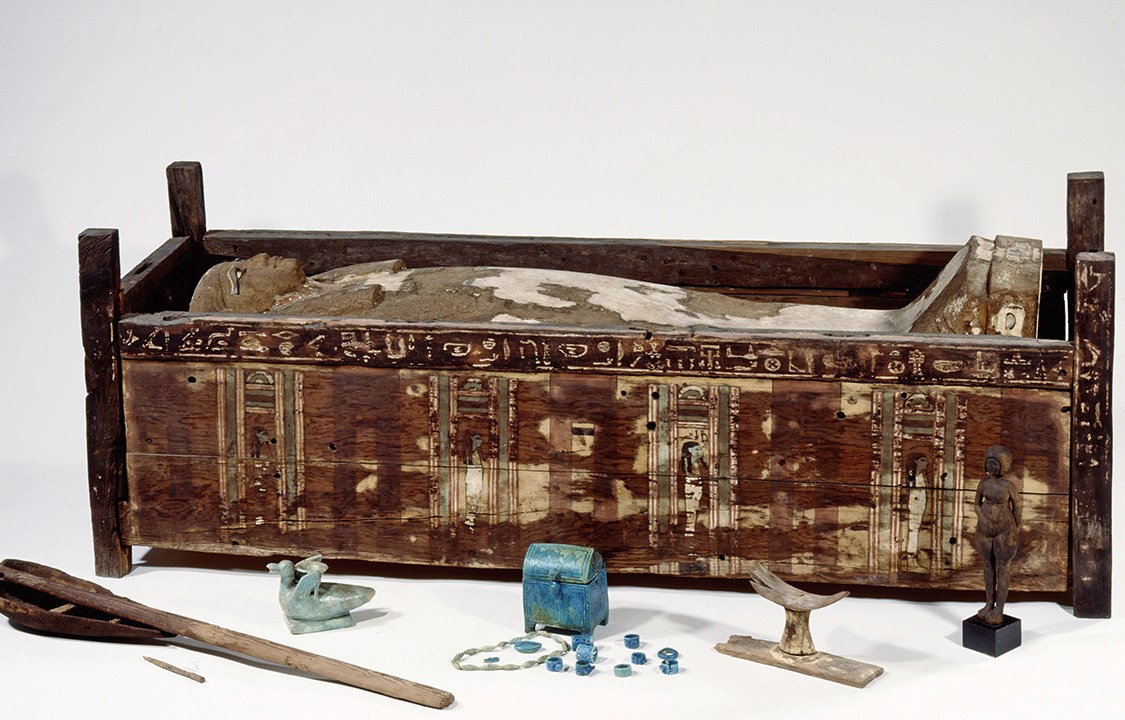Cientistas conseguiram sequenciar o DNA de múmias de Abusir el-Meleq, uma das quais estava enterrada neste sarcófago