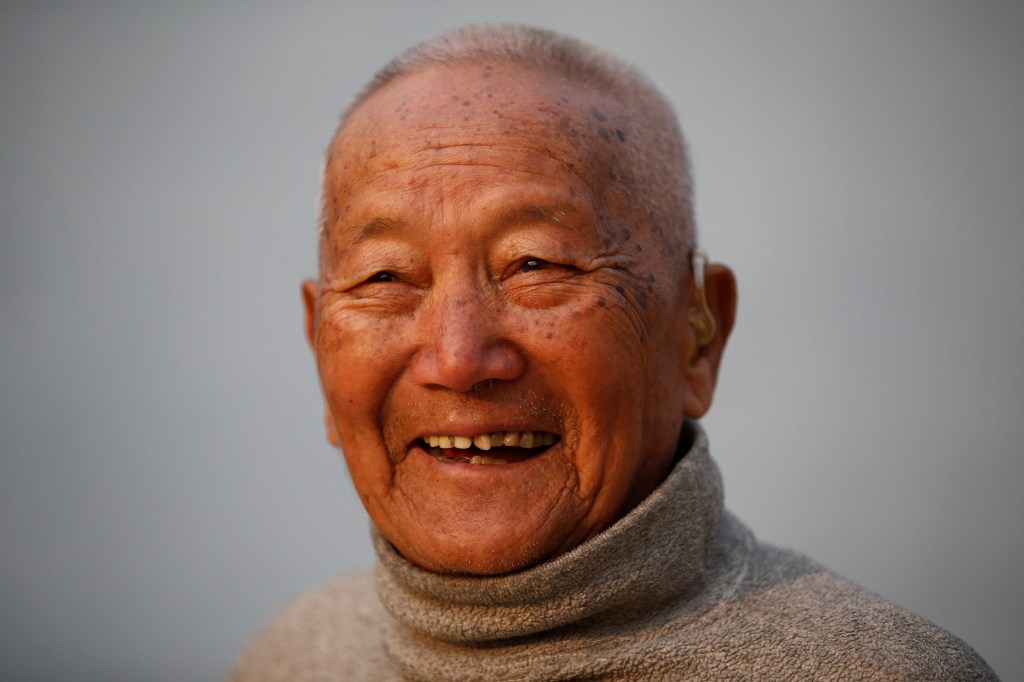 O alpinista nepalês Min Bahadur Sherchan, de 85 anos