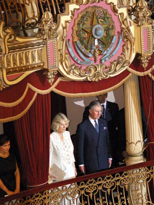 Em 2009, o príncipe Charles, da Inglaterra, e a esposa, Camila Parker-Bowles, assistiram a um concerto da Amazonas Filarmônica