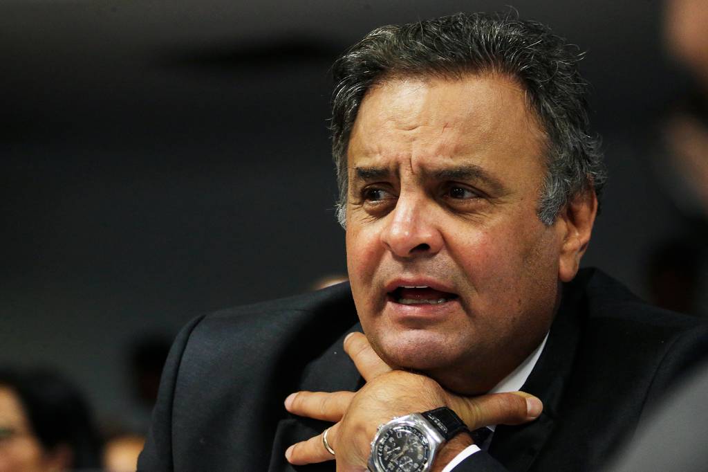 Eunício diz ao STF que suspendeu salário e benefícios de Aécio