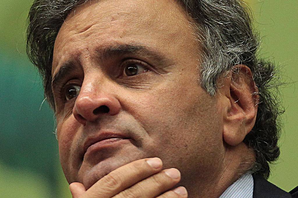 STF adia julgamento de pedido de prisão de Aécio Neves