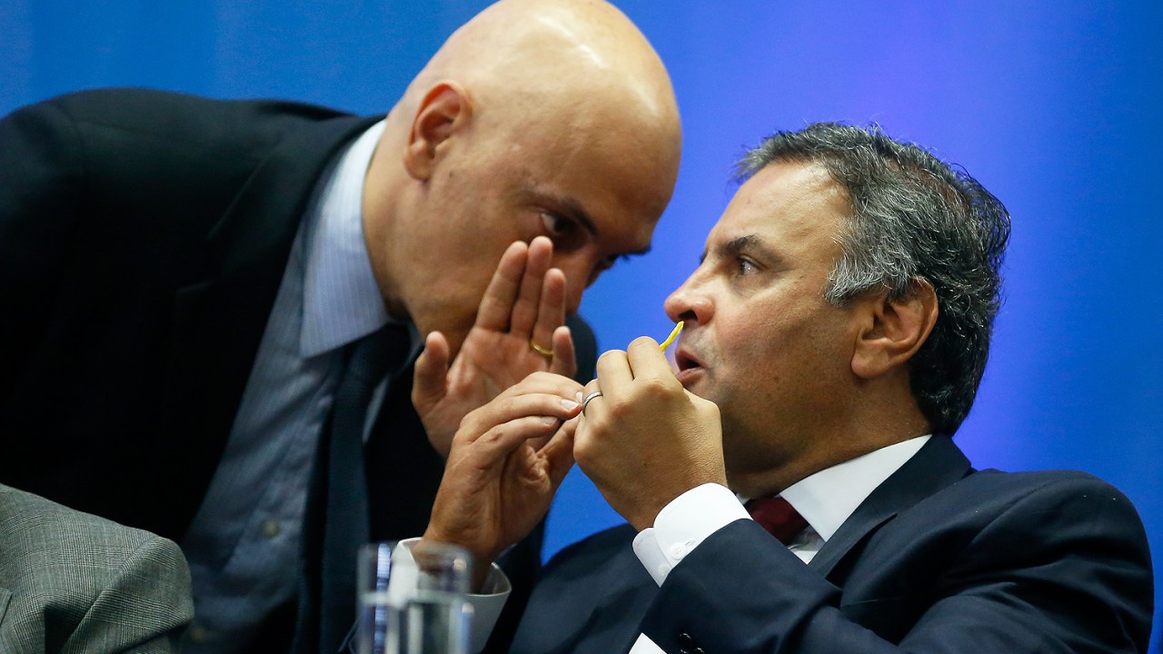 O ministro da Justiça Alexandre de Moraes e o senador Aécio Neves - 25/11/2016