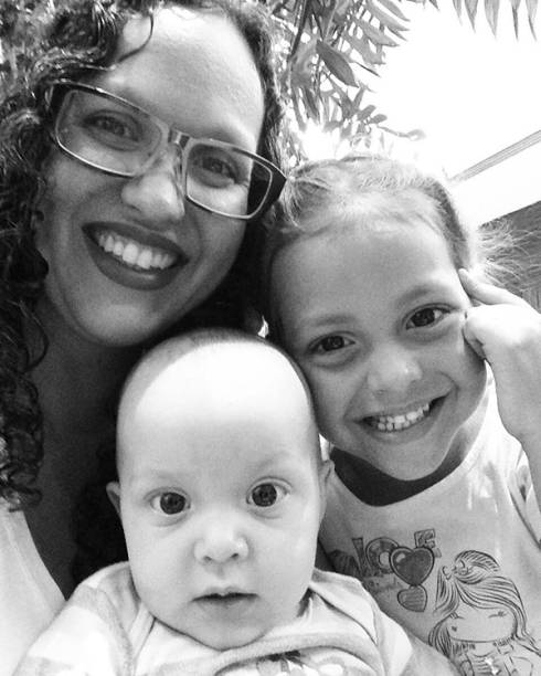 <span>A arquiteta e doula Aline França, de 34 anos, tem duas filhas e decidiu transformar sua placenta em cápsulas após o parto da segunda</span> <span>A arquiteta e doula Aline França, de 34 anos, tem duas filhas e decidiu transformar sua placenta em cápsulas após o parto da segunda</span>