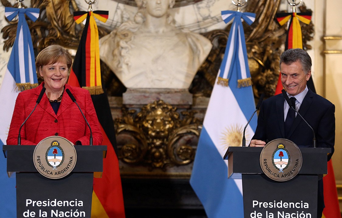 Chanceler alemã, Angela Merkel, e presidente da Argentina, Mauricio Macri, durante coletiva de imprensa e Buenos Aires, na Argentina