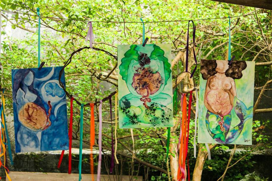 Arte feita com carimbo de placentas e pintura com aquarela Arte feita com carimbo de placentas e pintura com aquarela