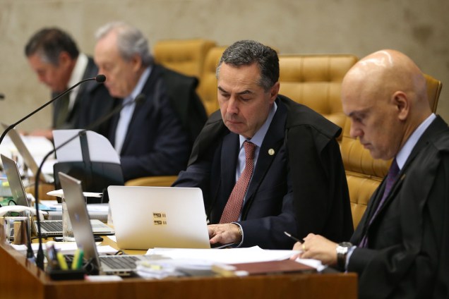 Ministros Roberto Barroso e Alexandre de Moraes durante sessão plenária do Supremo Tribunal Federal (STF) para julgamento da validade das delações da JBS - 28/06/2017
