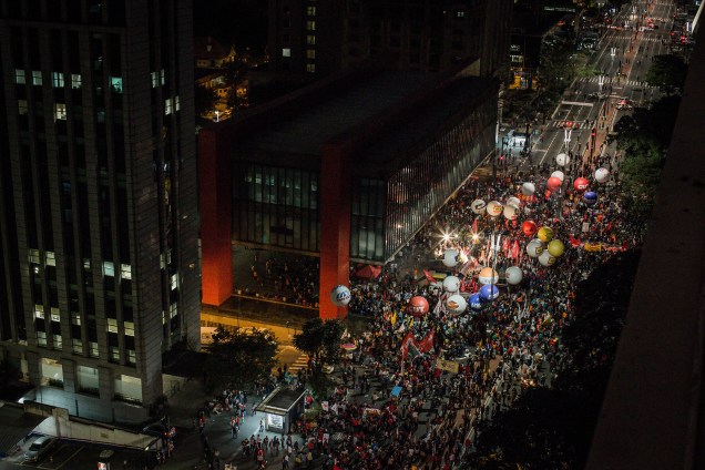 Manifestantes se reúnem na avenida Paulista, região central da cidade, para mais um dia de protesto contra as reformas trabalhista e da Previdência propostas pelo governo do presidente Michel Temer e por eleições diretas - 30/06/2017