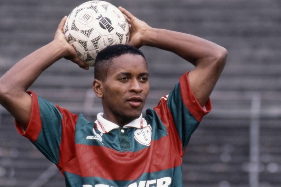 Zé Roberto em ação pela Portuguesa em 1994