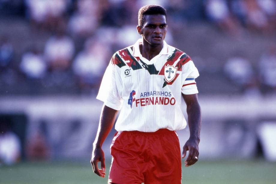 Capitão, jogador da Portuguesa durante partida do Campeonato Brasileiro 1996