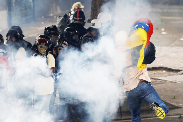 Manifestantes se reúnem em um novo protesto contra o presidente Nicolás Maduro, em Caracas, na Venezuela - 07/06/201
