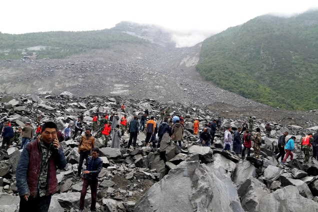 Um deslizamento de terra deixou pelo menos 120 pessoas desaparecidas, na província de Sichuan (China) - 24/06/2017
