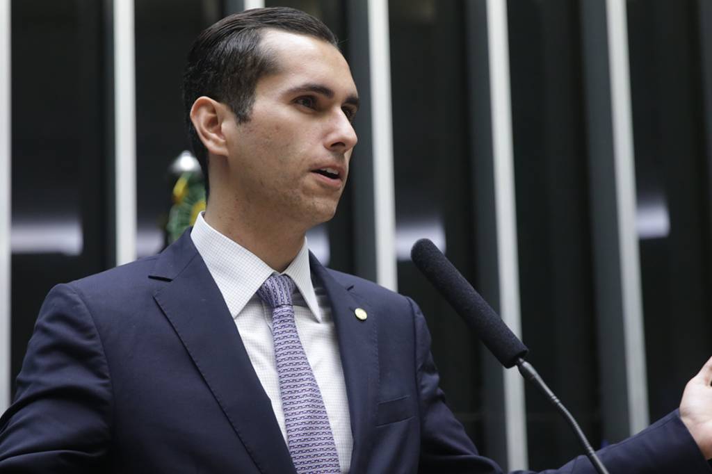 Lira oferece relatoria do orçamento a deputado impedido de ser relator