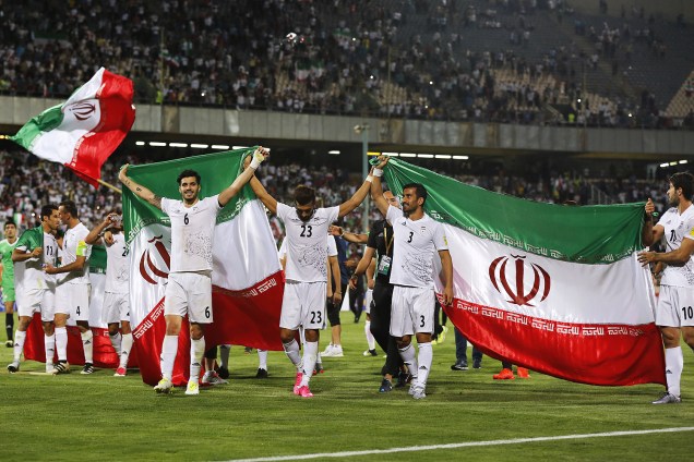 Irã é o terceiro país classificado para a Copa da Rússia. Asiáticos venceram o Uzbequistão por 2 a 0 nesta segunda e garantiram vaga no torneio que será disputado na Rússia - 12/06/2017