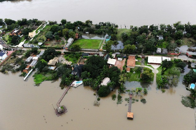 Vista aérea monstra enchente nas Ilhas do rio Guaíba, em Porto Alegre, devido ao excesso de chuva que atinge a região - 07/06/2017