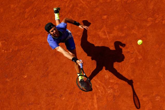 Karen Khachanov da Rússia durante a primeira rodada do torneio de Roland Garros contra o americano John Isner - 04/06/2017 Karen Khachanov da Rússia durante a primeira rodada do torneio de Roland Garros contra o americano John Isner - 04/06/2017