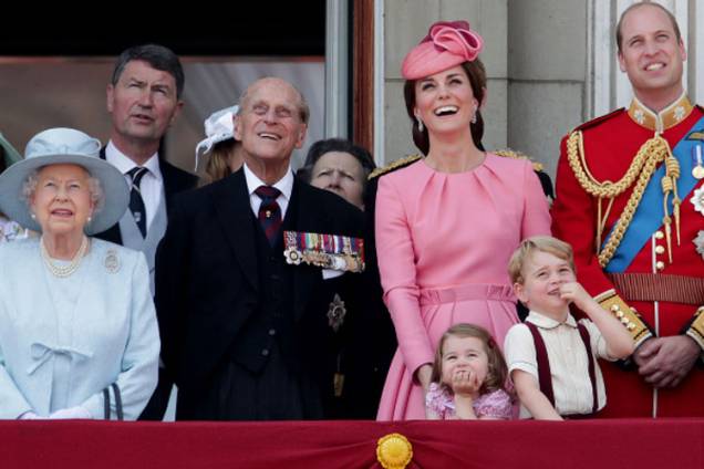 Os príncipes Charlotte e George foram a grande atração da festa de 91 anos da Rainha Elizabeth II, em junho de 2017 Os príncipes Charlotte e George foram a grande atração da festa de 91 anos da Rainha Elizabeth II, em junho de 2017