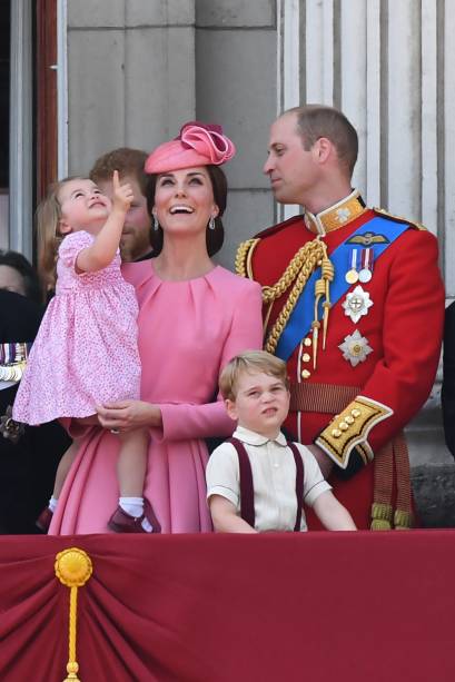Os príncipes Charlotte e George foram a grande atração da festa de 91 anos da Rainha Elizabeth II