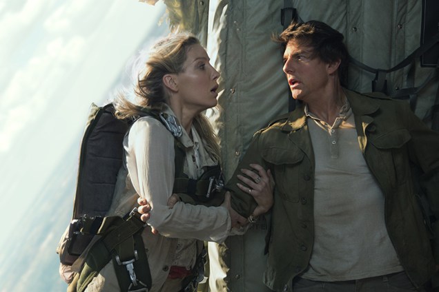 Tom Cruise (Rick O'Connell) e Annabelle Wallis (Jenny Halsey) em cena do filme 'A Múmia'