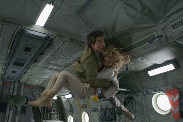 Tom Cruise (Rick O'Connell) e Annabelle Wallis (Jenny Halsey) em cena do filme 'A Múmia'
