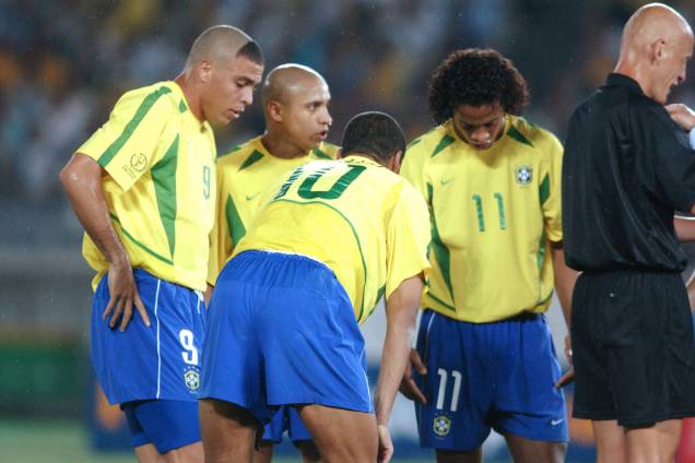 Ronaldinho, Roberto Carlos, Rivaldo e Ronaldinho Gaúcho, durante jogo da final contra a Alemanha, vencida pelo Brasil por 2 x 0, no Estádio de Yokohama.