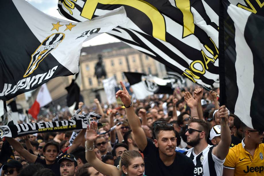 Fãs da Juventus chegam a Piazza San Carlo, em Turim, na Itália para acompanhar a final da Liga dos Campeões da Europa - 03/06/2017