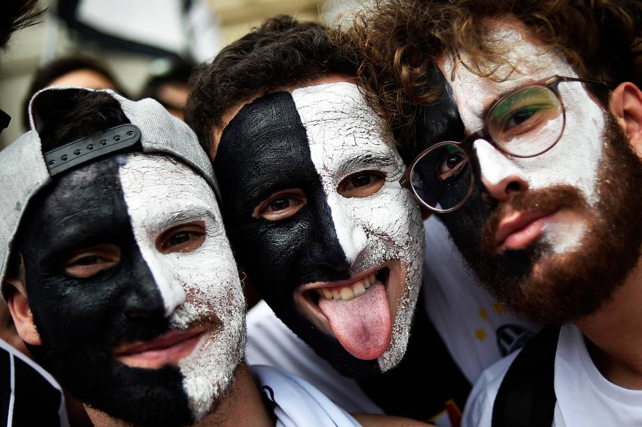 Fãs da Juventus chegam a Piazza San Carlo, em Turim, na Itália para acompanhar a final da Liga dos Campeões da Europa - 03/06/2017