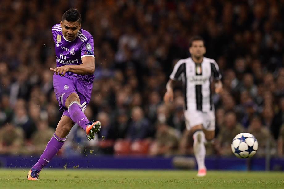 Casemiro do Real Madrid marca o gol durante a partida contra a Juventus na final da Liga dos Campeões da Europa no Millenium Stadium, em Cardiff, no País de Gales - 03/06/2017