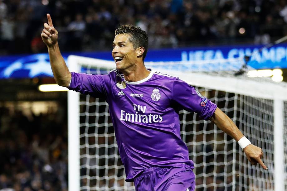 Cristiano Ronaldo do Real Madrid comemora o seu segundo gol durante a partida contra a Juventus, na final da Liga dos Campeões da Europa no Millenium Stadium, em Cardiff, no País de Gales - 03/06/2017