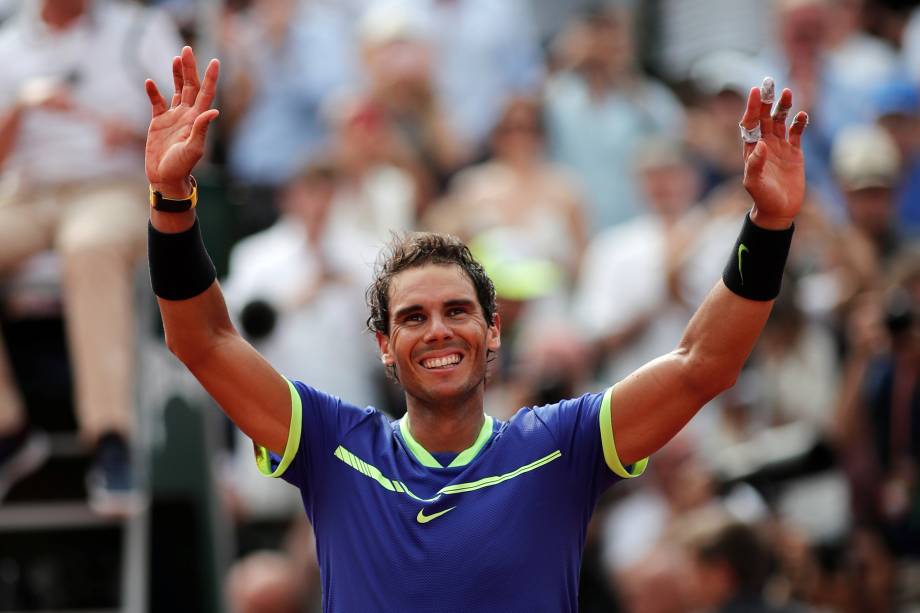 O tenista espanhol Rafael Nadal comemora após superar o suíço Stan Wawrinka na final de Roland Garros - 11/06/2017