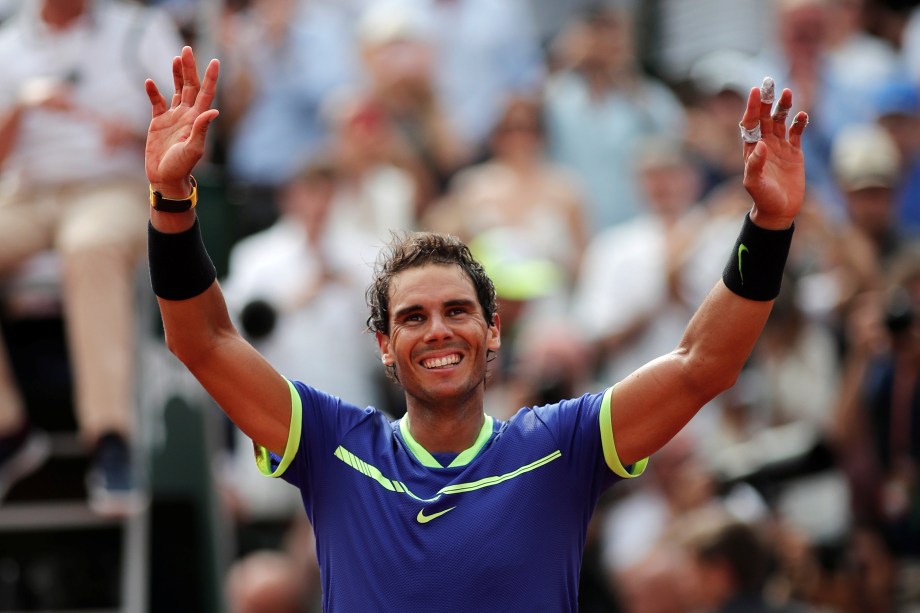 O tenista espanhol Rafael Nadal comemora após superar o suíço Stan Wawrinka na final de Roland Garros - 11/06/2017