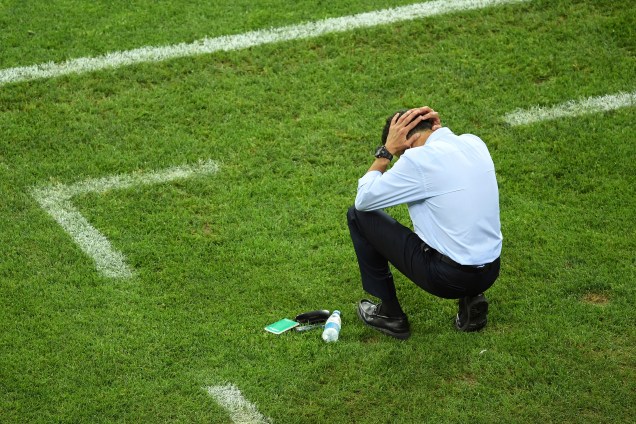 O técnico da seleção mexicana Juan Carlos Osorio reage durante a semifinal contra a Alemanha em Sochi - 29/06/2017