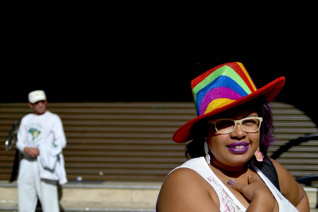 Mulher comparece à 21ª edição da Parada do Orgulho LGBT+ em São Paulo, na Avenida Paulista - 18/06/2017