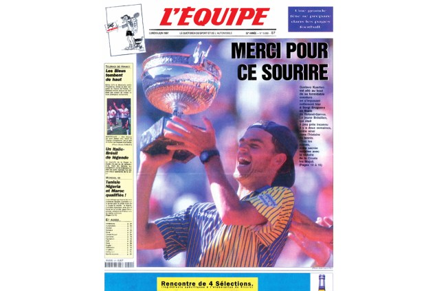 Reprodução da capa do jornal francês L'Équipe do dia 9 de junho de 1997. Na manchete, a homenagem ao novo campeão de Roland Garros: "Obrigado pelo sorriso"