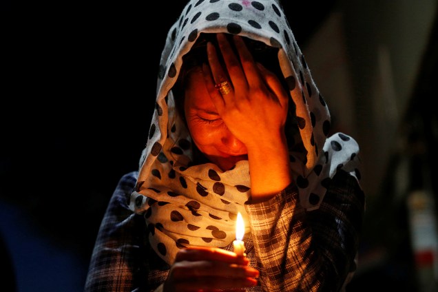 Mulher lamenta morte de vítimas de ataque com bomba em Cabul, no Afeganistão - 01/06/2017