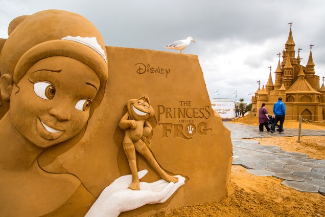 Exposição Disney Sand Magic reúne esculturas de areia representando personagens e cenas de filmes da Disney em Ostende, na Bélgica - 29/06/2007
