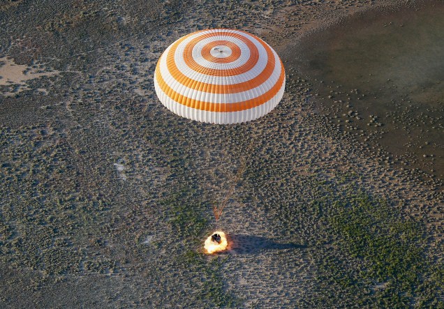 Cápsula Soyuz com tripulação russa aterrisa no Cazaquistão - 02/06/2017