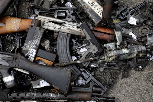 Destruição de armas apreendidas pela Polícia Federal, em parceria com o Exército Brasileiro, no Rio de Janeiro. Foram destruídas aproximadamente 4000 armas recolhidas nos últimos dois anos - 02/06/2017