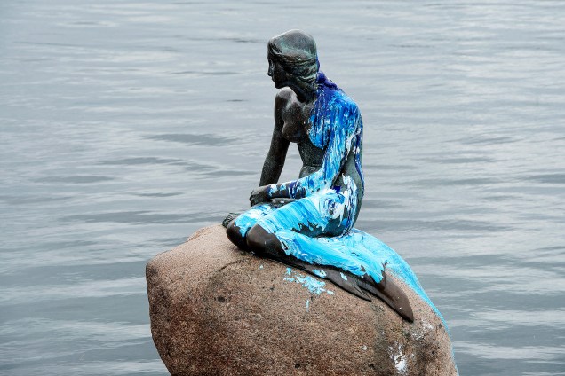 Estátua da Pequena Sereia é vandalizada pela segunda vez em menos de um mês em Copenhague, na Dinamarca - 14/06/2017