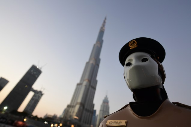 O primeiro robô policial do mundo é apresentado perto do Burj Khalifa, no centro de Dubai, nos Emirados Árabes - 31/05/2017