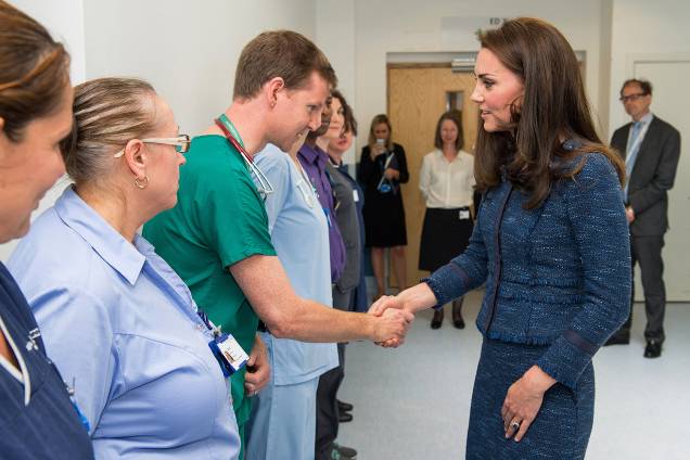 Kate Middleton a duquesa de Cambridge vai a hospital para conhecer vítimas de ataque terrorista em Londres - 13/06/2017