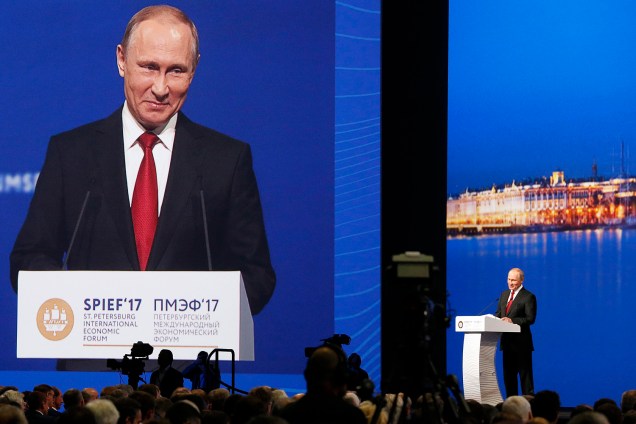 Presidente da Rússia, Vladimir Putin, discursa durante o Fórum Econômico Internacional de São Petersburgo - 02/06/2017
