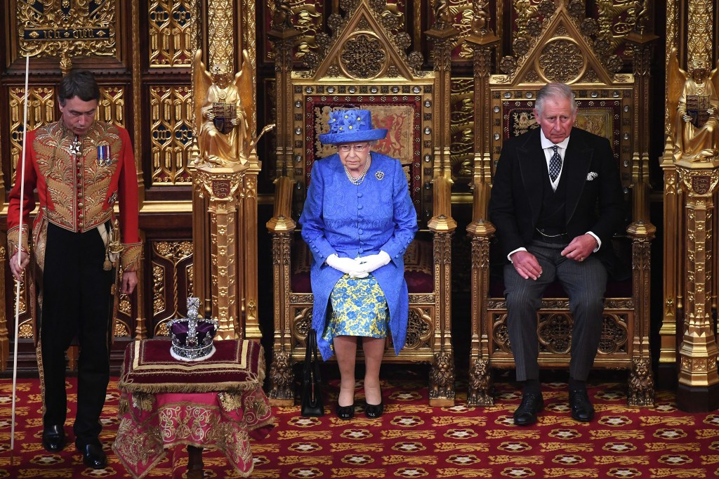 Rainha Elizabeth durante cerimônia no Parlamento
