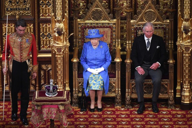 Rainha Elizabeth II e Príncipe Charles na Câmara dos Lordes durante cerimônia de abertura do Parlamento em Londres, Inglaterra - 21/06/2017